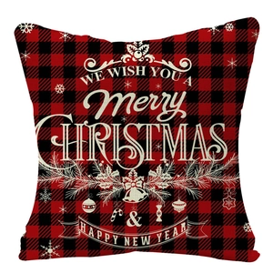 Détail de la taie d'oreiller de Noël à carreaux rouges et noirs avec vœux de fêtes