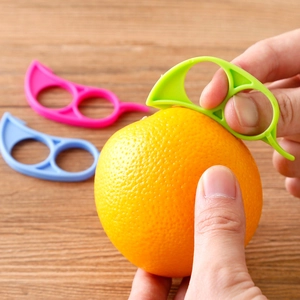 Mouse Shape Orange Peeler Plastic Citrus Skinner Fruit Peeling Tool Kitchen Gadget Finger Ring Design Dual Blade Manual