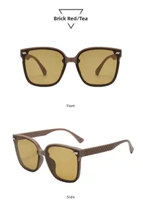 Détail de lunettes de soleil carrées rouge brique avec branches à motif losanges et verres thé