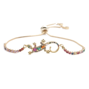 Bracelet ajustable doré avec breloque gecko en zircon multicolore et cristaux pavés
