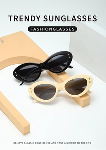Détail de lunettes de soleil œil-de-chat tendance avec étoiles dorées sur montures