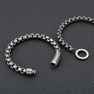 Retro punk vierkante schakelarmband voor heren met antieke zilveren finish op zwart leer