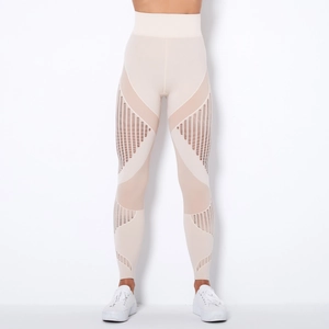 Detailansicht der nahtlosen High-Waist Yoga-Leggings mit atmungsaktivem Mesh-Streifen