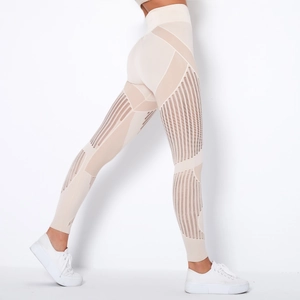 Details der hochtaillierten nahtlosen Yoga-Leggings in Beige mit atmungsaktiven Mesh-Details