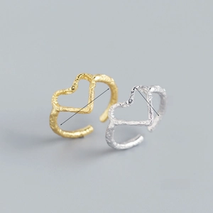 Detail showing adjustable heart ring dimensions with a 16.5mm inner diameter