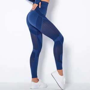 Detail der High Waist Yoga-Leggings in Marineblau mit seitlichen Mesh-Einsätzen und Strick