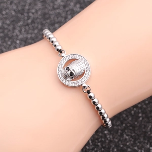 Men's silver skull bracelet with micro-p鑲 zircorn ring on dark glitter background