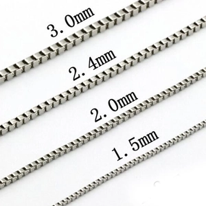 Detail view of box chains in four widths 1.5mm 2.0mm 2.4mm 3.0mm made of sleek stainless steel