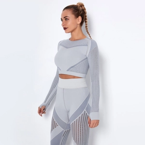Texture de tricot détaillée et motif en maille respirante du haut de yoga sans couture