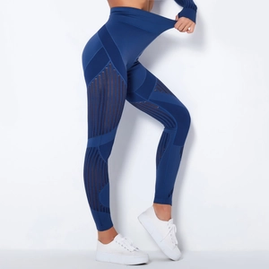 Makro-Detail der nahtlosen High-Waist Yoga-Hose mit atmungsaktiven Mesh-Einsätzen
