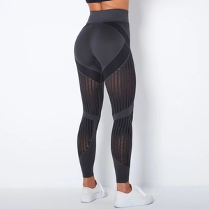 Detailansicht der grauen High-Waist-Leggings mit Mesh-Einsätzen und Push-up-Effekt