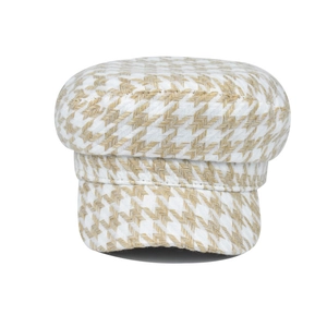 Vue détaillée de la texture à motif pied-de-poule de la casquette marine en coton