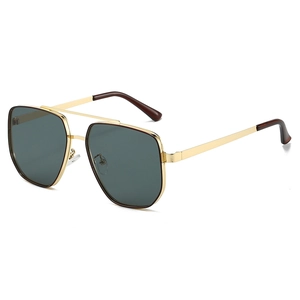 Vintage Metall-Sonnenbrille mit Doppelsteg, großen dunklen Gläsern und Schildpatt-Bügelenden