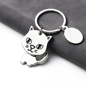 Polished silver zinc alloy cat keychain with circular blank pendant for pet lovers