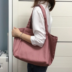 Grote Morandi roze canvas draagtas voor dames met ruime binnenkant en brede schouderbanden stijl