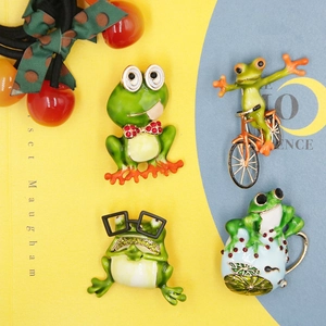 Creative Cartoon Frog Brooches Pins Alloy Enamel Rhinestone Cute Animal Shapes Anti-glare Clasp Novelty Jewelry
