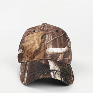 Vorderansicht einer braunen bionischen Camouflage-Taktik-Baseballkappe mit Blattmuster