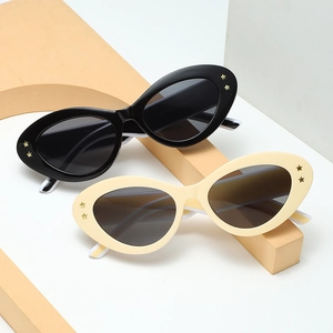 Lunettes De Soleil Œil De Chat Pour Femmes Monture Ovale Vintage Avec Rivets Étoiles Protection UV400 Plastique