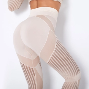 Detailansicht der High Waist Yoga Leggings mit Mesh-Textur und Po-Lifting-Effekt in Beige