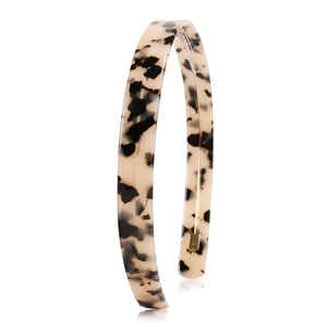 Close-up of 1.5cm minimalist tortoiseshell acetate headband with a polished glossy finish