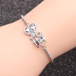 Bracelet chaîne en argent avec breloques cœur et enfants ornés de zircons colorés