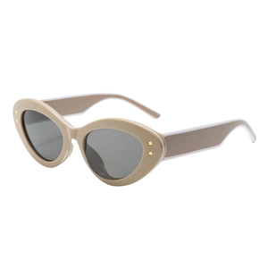 Lunettes de soleil œil de chat kaki vintage avec étoiles dorées et verres gris