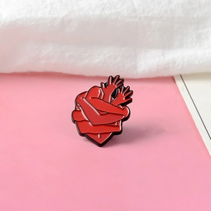 Creative cartoon hug red heart alloy brooch with red enamel and black outlines