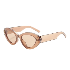 Lunettes de soleil œil de chat ambre transparent avec rivets étoiles dorées chic