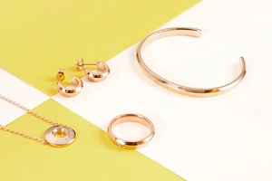 Set di gioielli in oro rosa con incisione MY LOVE, collana, anello, bracciale e orecchini