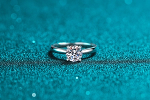 Macro shot of a brilliant round cut moissanite diamond in a silver four-prong setting