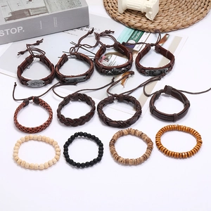 Lot de bracelets rétro en cuir tressé avec perles en bois et breloques vintage
