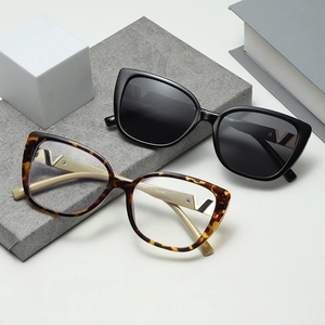 Fashion Large Square Sunglasses For Women Retro UV400 Protection Plastic Eyewear With Gold Metal V Decor