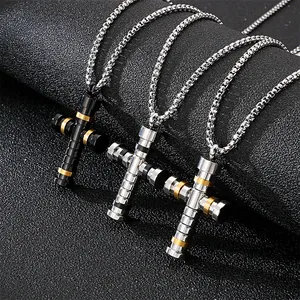 Trois colliers à pendentif croix en acier titane industriel noir et argent avec chaînes