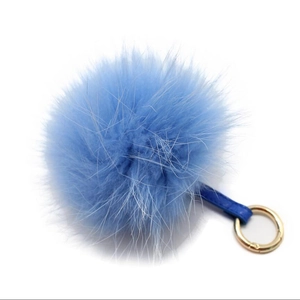 Porte-clés pompon en fourrure de renard bleue avec anneau doré et lanière en cuir assortie