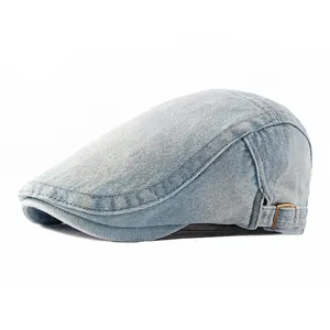 Berretto piatto vintage in denim lavato azzurro con fibbia regolabile in metallo