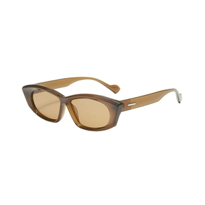 Retro amber brown cat-eye sunglasses with translucent thick frame and light orange lenses