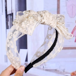 Serre-tête en dentelle avec nœud brodé et perles artificielles en couleur blanc cassé