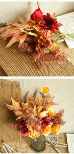 Detalle macro de ramo de flores artificiales de otoño con rosas y hierba sobre madera