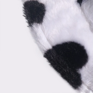 Chapeau bob en fausse fourrure d'hiver avec motif vache noir et blanc et peluche douce