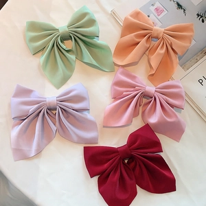 Grandi fermagli per capelli in raso nei colori menta, arancio, viola, rosa e bordeaux
