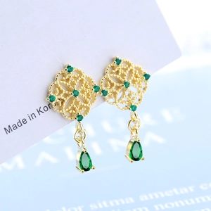 Retro hollow gold earrings with emerald green zircon and water drop pendants in court style