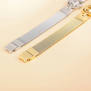 Bracelet en maille milanaise minimaliste dorée et argentée avec fermoir pliant
