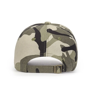 Rückansicht der Camouflage-Baumwoll-Basecap mit verstellbarer Vintage-Bronzeschnalle