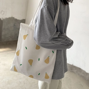 Bolso tote minimalista de lona con estampado de pera amarilla sobre fondo blanco