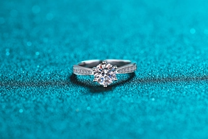 Macro shot of S925 silver ring featuring 1-carat moissanite with six-prong setting