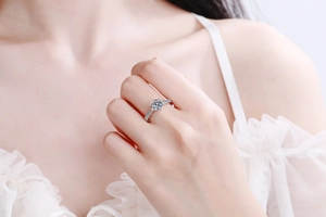 Macro detail of S925 silver ring featuring a 1 carat round moissanite with twisted pavé band