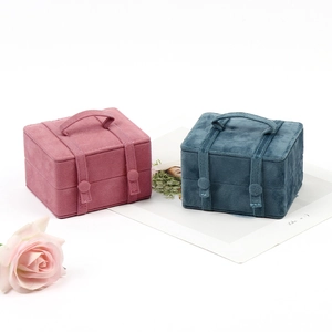 Tragbare Schmuckschatulle aus Samt in Rosa und Blau für Ringe und Halsketten