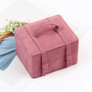 Tragbare Schmuckschatulle aus rosa Samt mit Griff und Druckknopfverschluss für Reisen