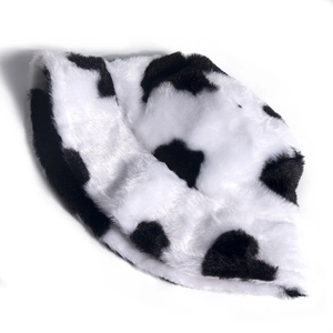 Bob en fausse fourrure à motif vache noir et blanc pour chaleur et style en hiver