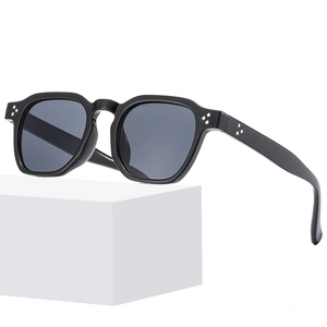 Retro Square Frame Sunglasses Men Women Anti Blue Light Glasses Fashion Rivet UV400 Protection Eyewear For Daily Outing